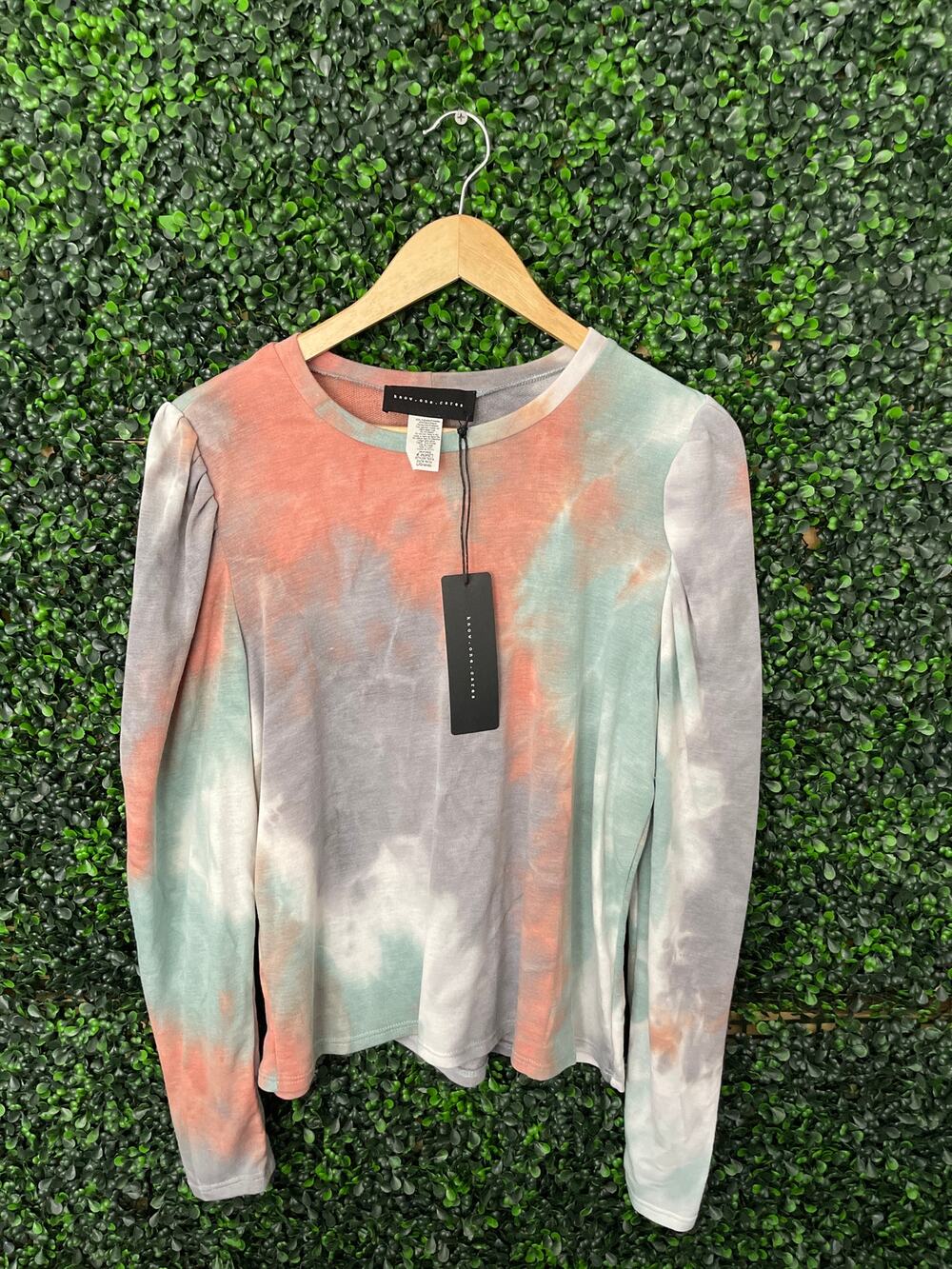 Know one cares soft blouse women’s size L
